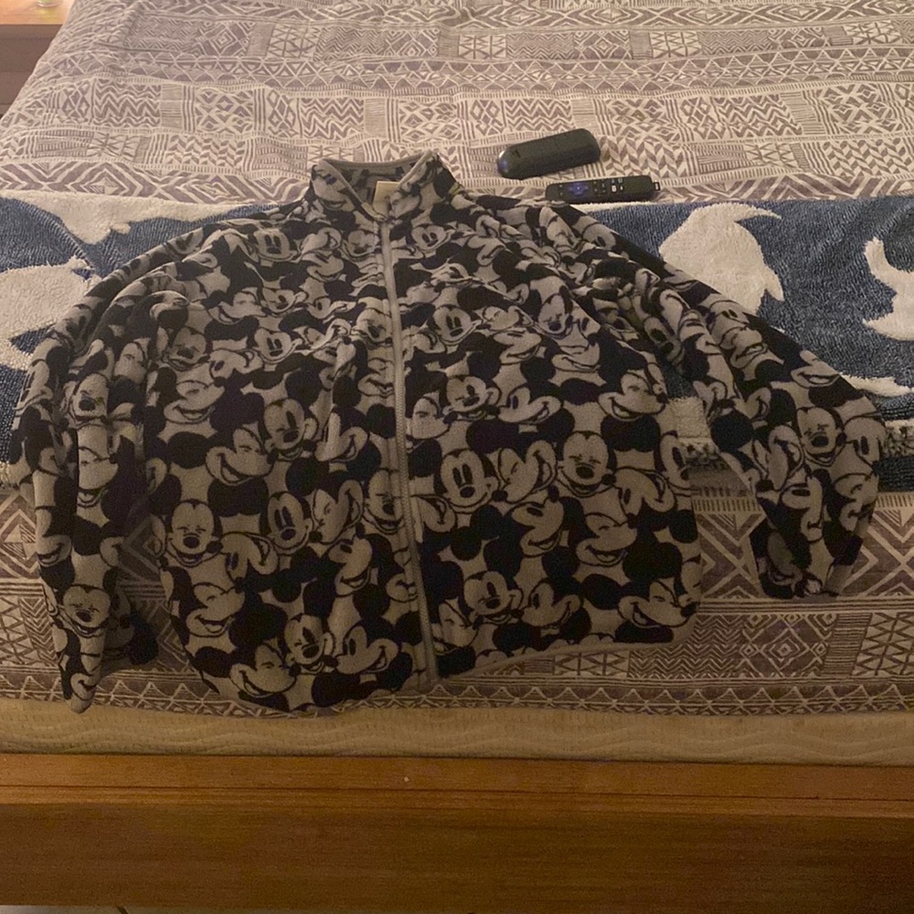 Mens Zippered Mickey Mouse Fleece!